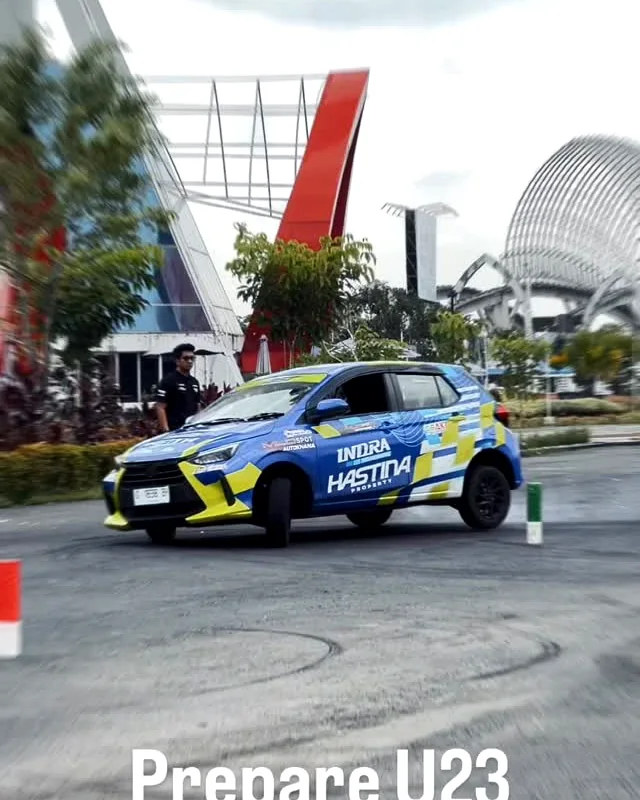 Mobil tim saat persiapan menuju ajang U23